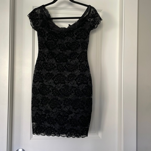 Black lace dress - Picture 1 of 4